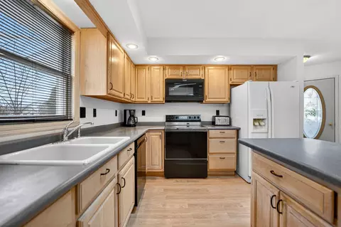 Kitchen - 2354 Butternut Bnd, Lake Summerset, IL 61019 photo 1 of 3