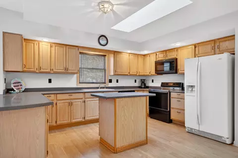 Kitchen - 2354 Butternut Bnd, Lake Summerset, IL 61019 photo 3 of 3