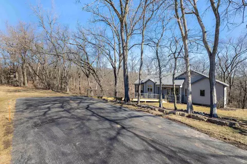 8 Garnet Ct, Galena, IL 61036