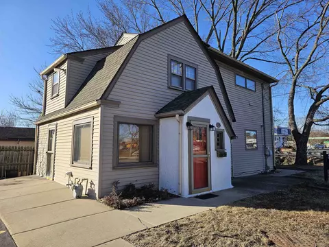 115 Fairview Ave, Rockford, IL 61108