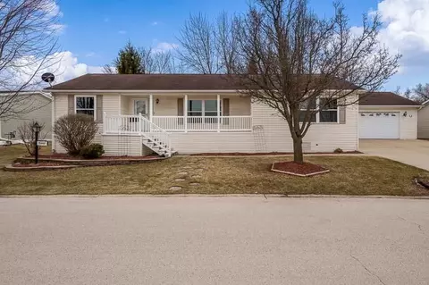 5647 Buttercup Ln, Machesney Park, IL 61115