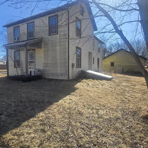 201 W 2nd St, Leaf River, IL 61047 photo 2