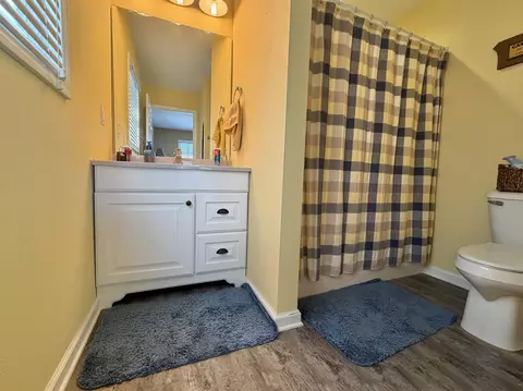 Bath - 5206 E Hubbard Trl, Byron, IL 61010 photo 1 of 6