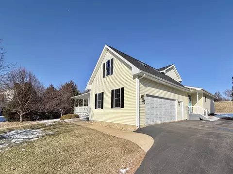 Exterior - 5206 E Hubbard Trl, Byron, IL 61010 photo 2 of 3