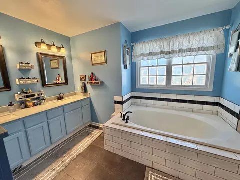 Bath - 5206 E Hubbard Trl, Byron, IL 61010 photo 3 of 6