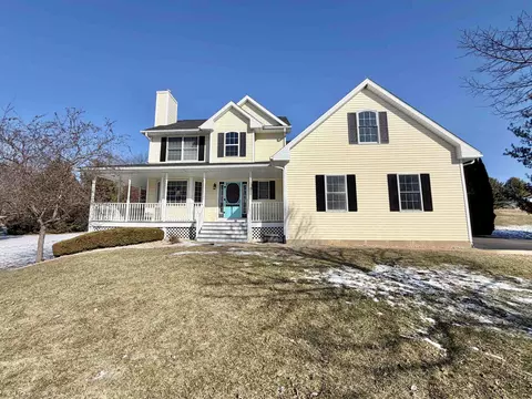 5206 E Hubbard Trl, Byron, IL 61010