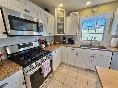 Kitchen - 5206 E Hubbard Trl, Byron, IL 61010 photo 2 of 4