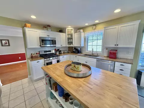 Kitchen - 5206 E Hubbard Trl, Byron, IL 61010 photo 3 of 4