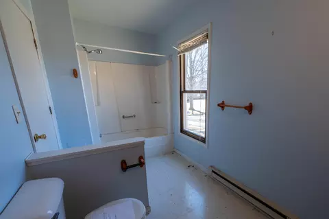 Bath - 502 E Brayton Rd, Mount Morris, IL 61054 photo 1 of 2