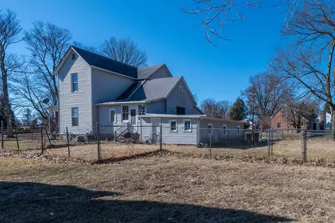 Exterior - 502 E Brayton Rd, Mount Morris, IL 61054 photo 2 of 3