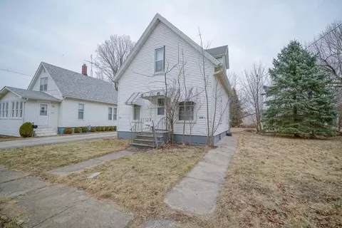 118 N Locust St, Genoa, IL 60135