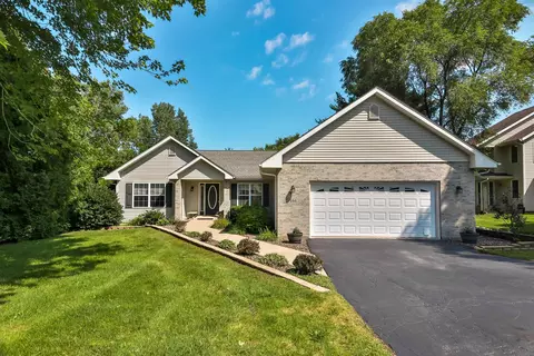 105 Thornhill Dr SW, Poplar Grove, IL 61065