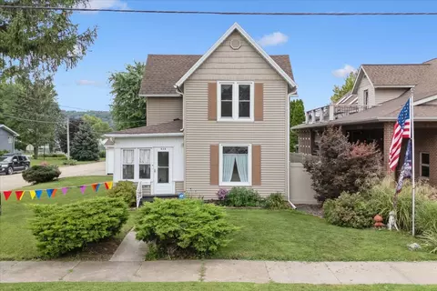 616 Elk St, Sabula, IA 52070