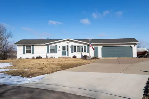 325 Apache Ct, Galena, IL 61036