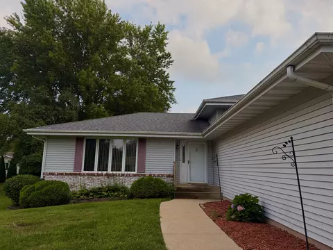2215 Wheatland Ter, Freeport, IL 61032