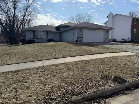 2215 Wheatland Ter, Freeport, IL 61032