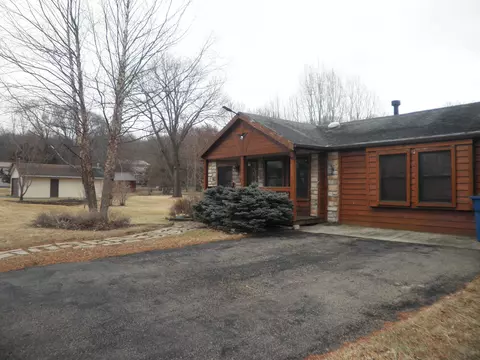 105 E Oakwood Dr, Byron, IL 61010