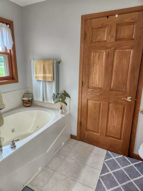 Bath - 28-80 Highland Ct, Lanark, IL 61046 photo 2 of 6