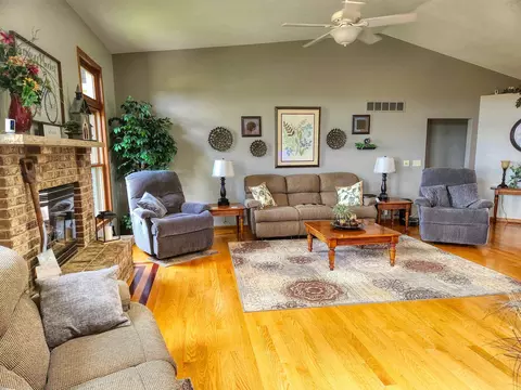 Living - 28-80 Highland Ct, Lanark, IL 61046 photo 3 of 3