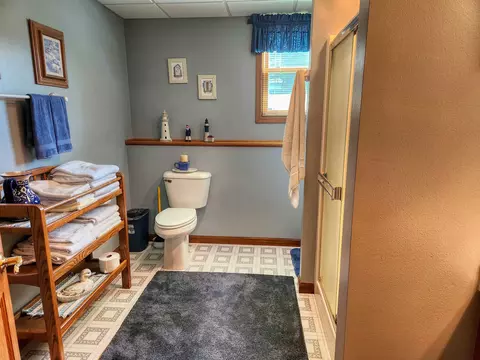 Bath - 28-80 Highland Ct, Lanark, IL 61046 photo 4 of 6