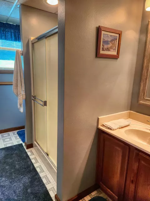 Bath - 28-80 Highland Ct, Lanark, IL 61046 photo 5 of 6
