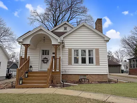 1529 W Logan St, Freeport, IL 61032