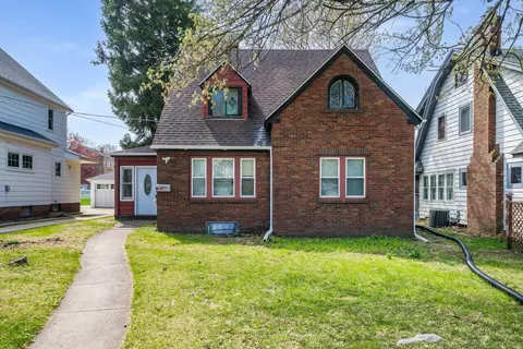 1611 Jackson St, Rockford, IL 61107