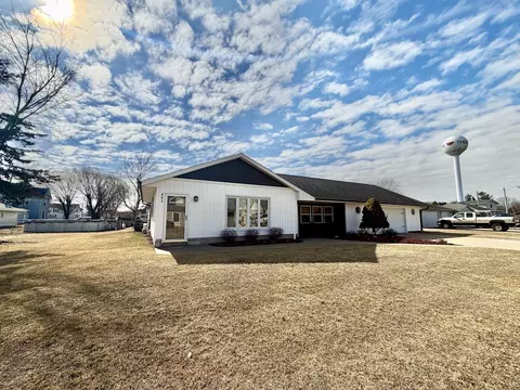 Exterior - 803 North St, Thomson, IL 61285 photo 5 of 10