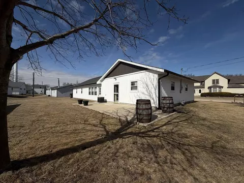 Exterior - 803 North St, Thomson, IL 61285 photo 7 of 10