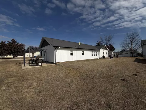 Exterior - 803 North St, Thomson, IL 61285 photo 4 of 10