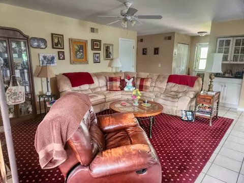 Living - 27-53 Ridgeview Dr, Lanark, IL 61046 photo 2 of 4