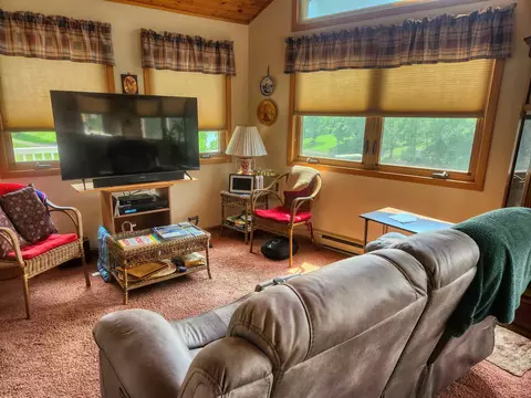 Living - 27-53 Ridgeview Dr, Lanark, IL 61046 photo 1 of 4
