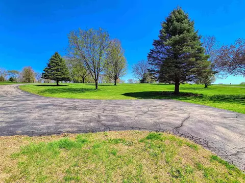 Exterior - 27-53 Ridgeview Dr, Lanark, IL 61046 photo 9 of 12