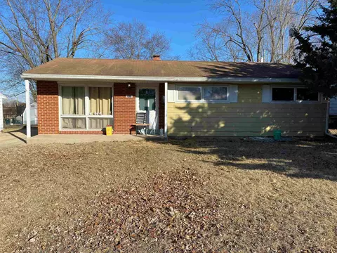 311 Stewart Dr, Freeport, IL 61032