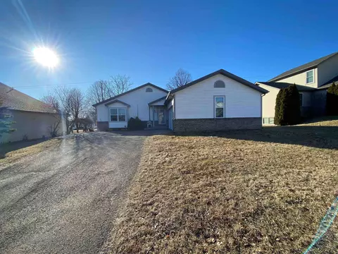 435 Waveland Ave, Rockford, IL 61102