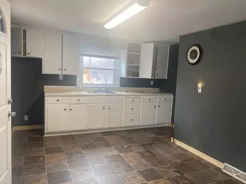 215 W 5th St, Spring Valley, IL 61362 photo 4