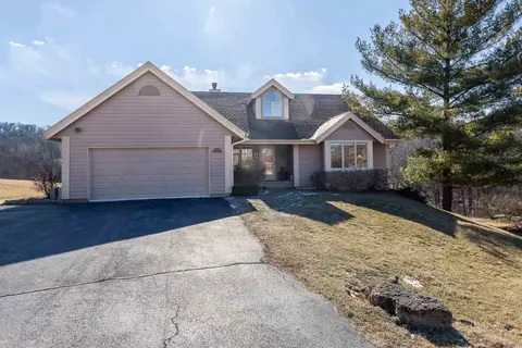 17 Wedgewood Dr, Galena, IL 61036