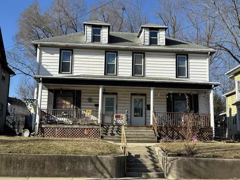 418 N 420 N Van Buren Ave, Freeport, IL 61032