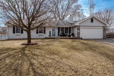 4771 Alexandra Ln, Machesney Park, IL 61115