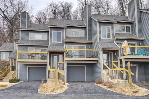 310 Territory Dr, Galena, IL 61036
