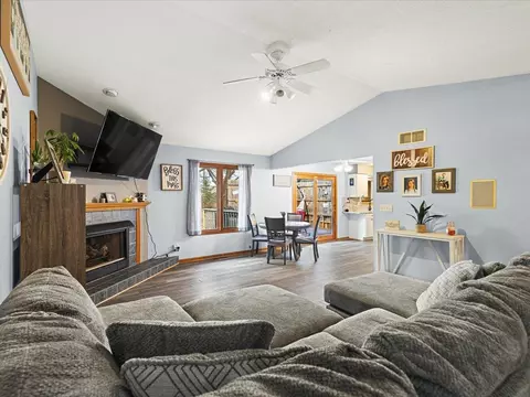 Living - 1101 Drexel Rd, Lake Summerset, IL 61019 photo 3 of 8