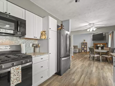 Kitchen - 1101 Drexel Rd, Lake Summerset, IL 61019 photo 3 of 7