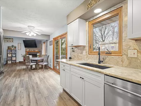 Kitchen - 1101 Drexel Rd, Lake Summerset, IL 61019 photo 1 of 7