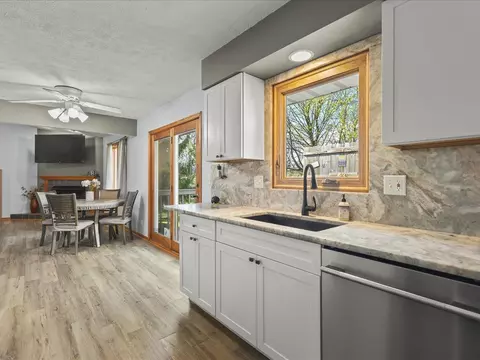 Kitchen - 1101 Drexel Rd, Lake Summerset, IL 61019 photo 4 of 7