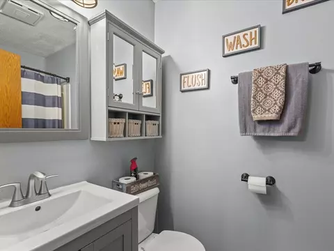 Bath - 1101 Drexel Rd, Lake Summerset, IL 61019 photo 3 of 5