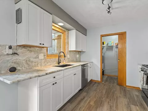 Kitchen - 1101 Drexel Rd, Lake Summerset, IL 61019 photo 5 of 7