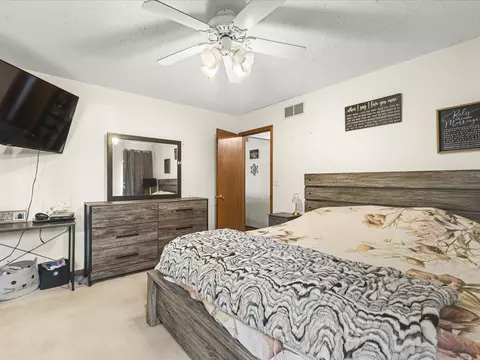 Bedroom - 1101 Drexel Rd, Lake Summerset, IL 61019 photo 5 of 12