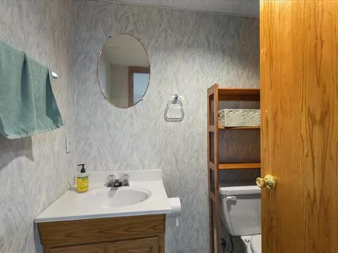 Bath - 1101 Drexel Rd, Lake Summerset, IL 61019 photo 5 of 5
