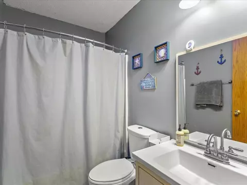 Bath - 1101 Drexel Rd, Lake Summerset, IL 61019 photo 4 of 5