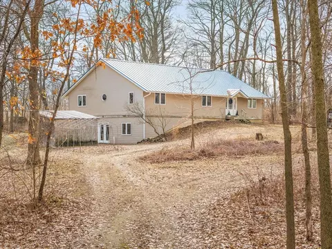 11660 Farm School Rd, Durand, IL 61024